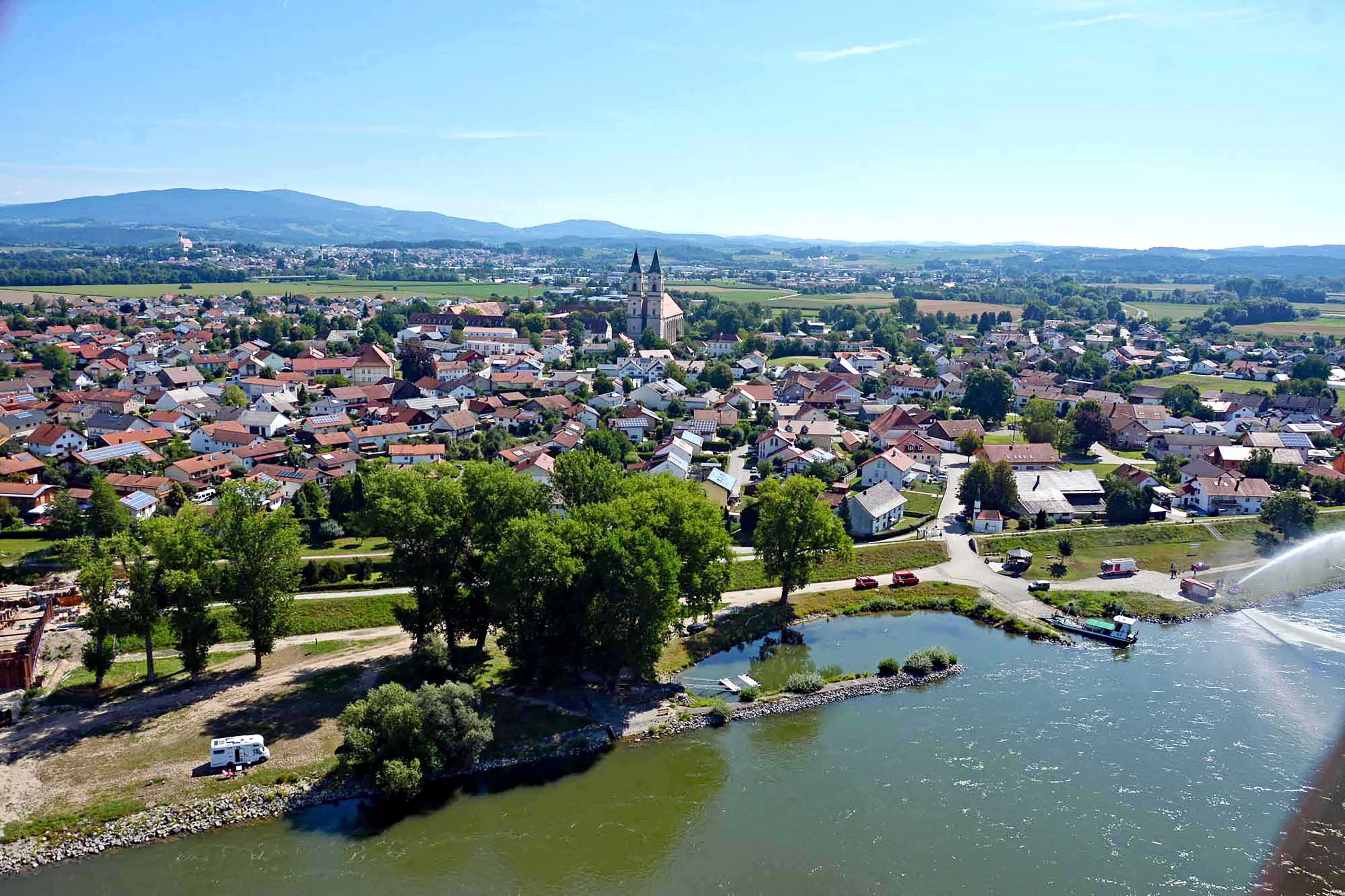 Luftaufnahme der Gemeinde Niederalteich